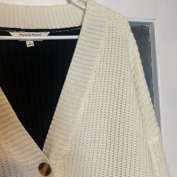 Davi & Dani Women’s Oversized Black White and Cream Colored Cardigan Size Small - Picture 3 of 5